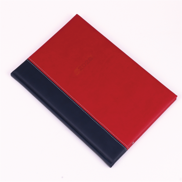 Határidőnapló Linett B/5, heti fehér lapokkal kék-piros Realsystem 2026.